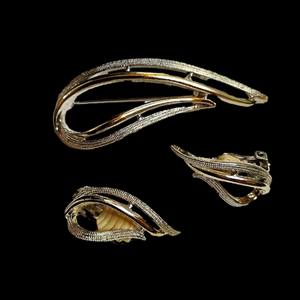 Vintage Sarah Coventry Signed Brooch and Clip On Earring Set